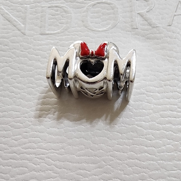 Pandora Disney Minnie Mouse Bow & Mum Charm - Picture 4 of 10